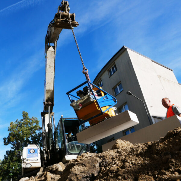 Anlage von Gehwegen und Treppenanlagen mit taktiler Wegführung