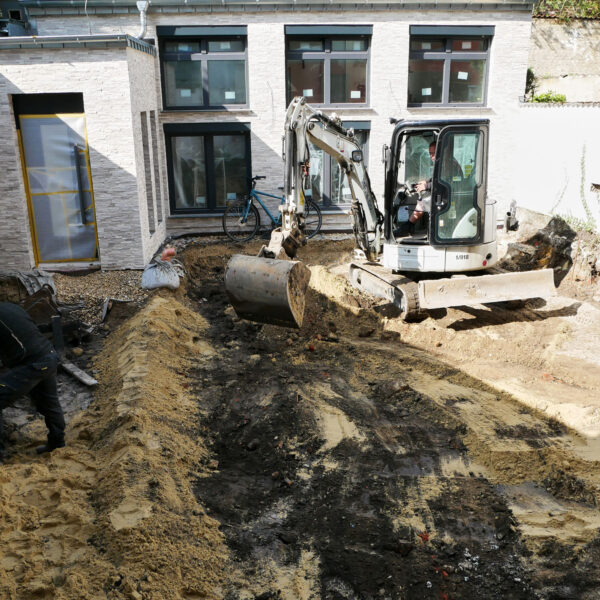 Erneuerung des Bodenbelags im Innenhof eines Mehrfamilienhauses