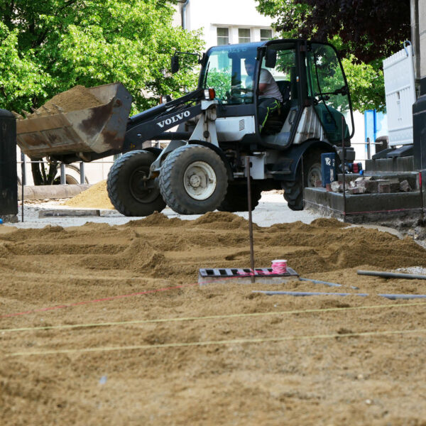 Pflasterarbeiten am Vorplatz der Herz-Jesu-Kirche im Frankenberger Viertel