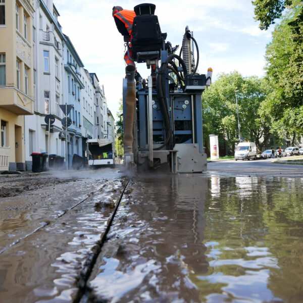 Asphaltarbeiten inklusive der vorbereitenden Asphaltschneidearbeiten am Blücherplatz wurden abgeschlossen.