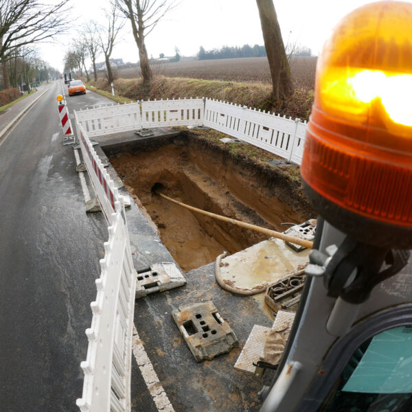 Vorbereitungsarbeiten für die Verlegung einer 500ER WASSERLEITUNG in Alsdorf